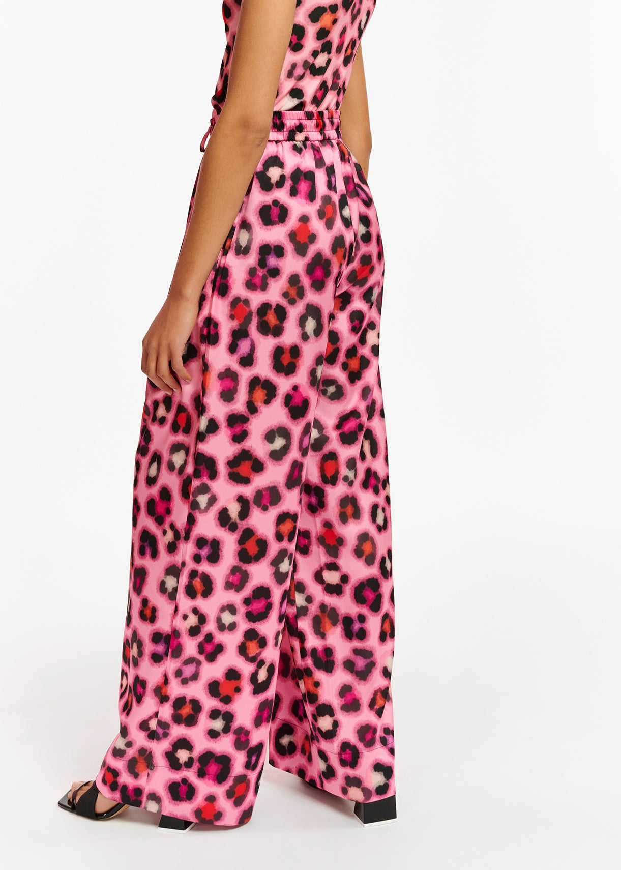 Pink wide-leg pants with multicolor leopard print RE—SSENTIEL | Essentiel second hand
