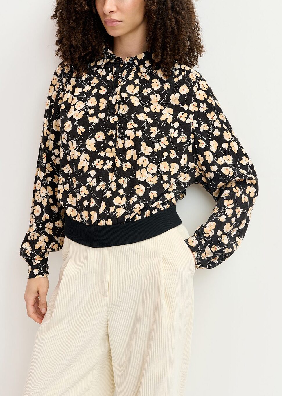 Black floral-print polo top RE—SSENTIEL | Essentiel second hand