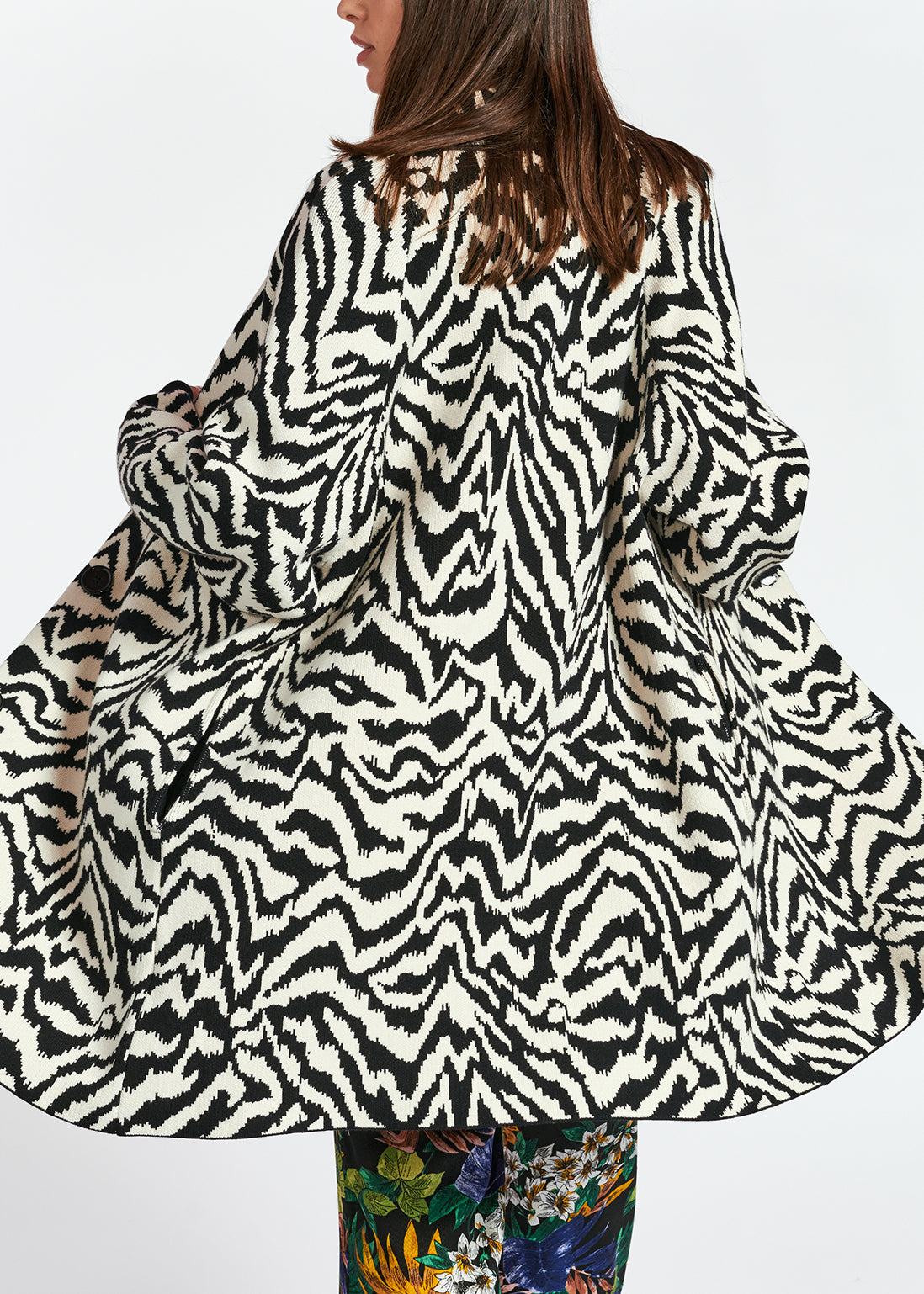 Long black and off-white jacquard coat with zebra motif RE—SSENTIEL | Essentiel second hand