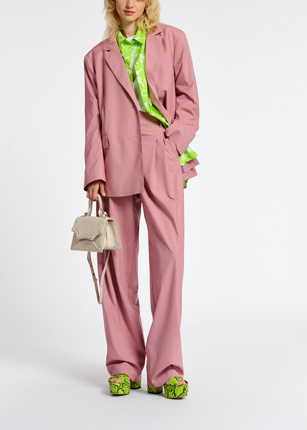 Blazer rose oversize aux rayures fines RE—SSENTIEL | Essentiel second hand