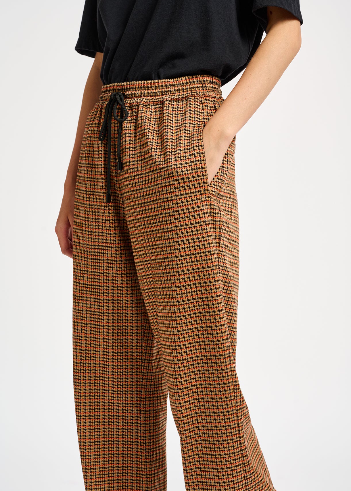 Pantalon en pied-de-poule blanc cassé et orange RE—SSENTIEL | Essentiel second hand