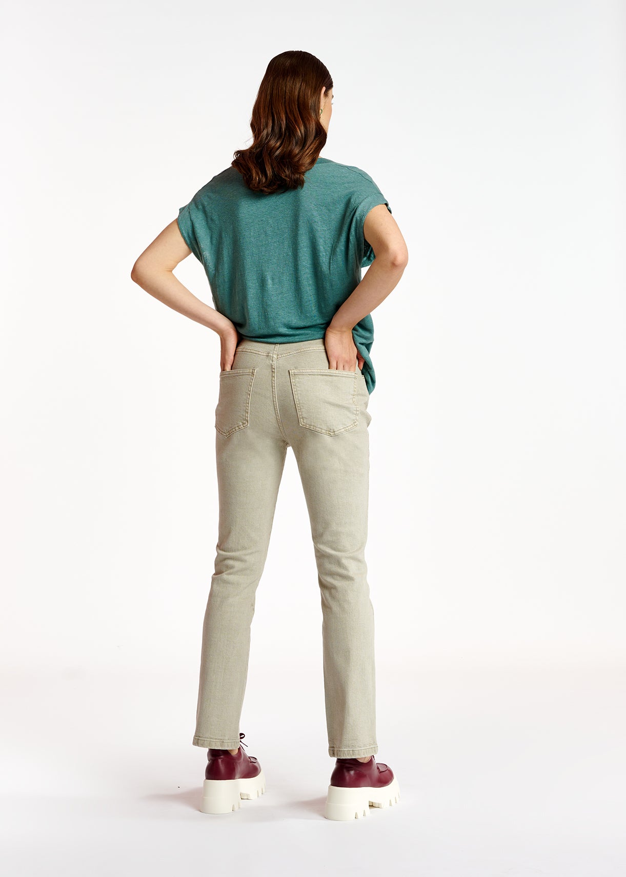 Jean beige aux jambes droites RE—SSENTIEL | Essentiel second hand