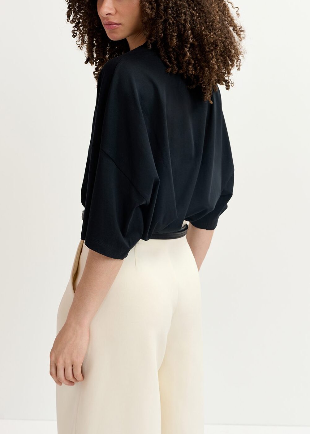 T-shirt court en coton bio noir à  broderie RE—SSENTIEL | Essentiel second hand