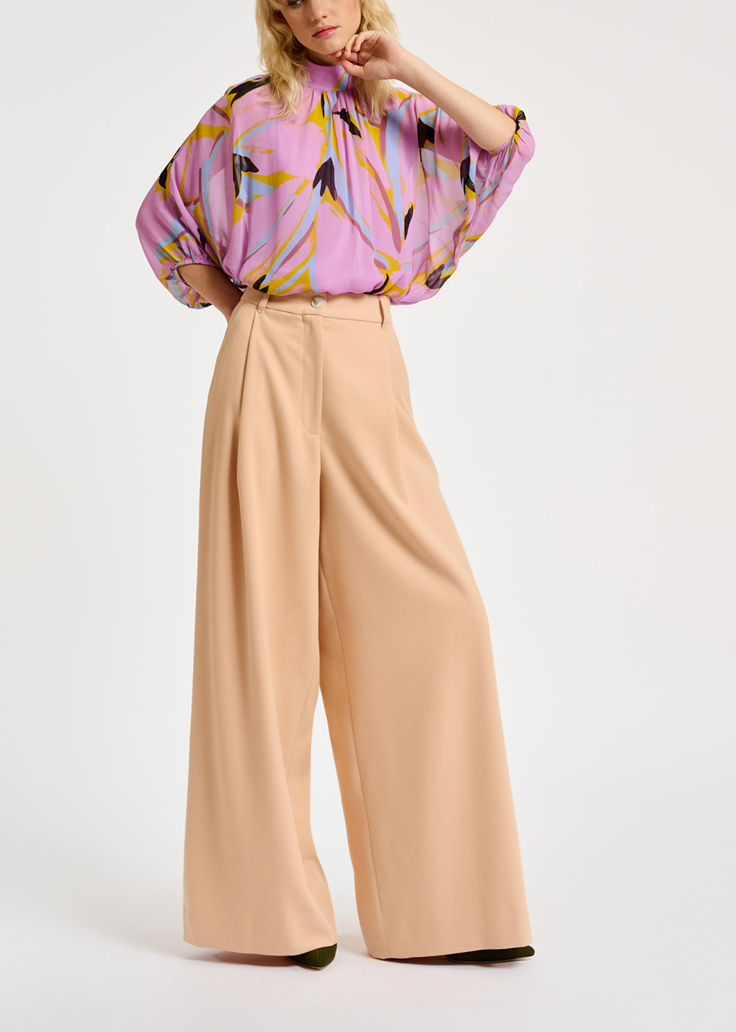 Lila top met abstracte print en pofmouwen RE—SSENTIEL | Essentiel second hand