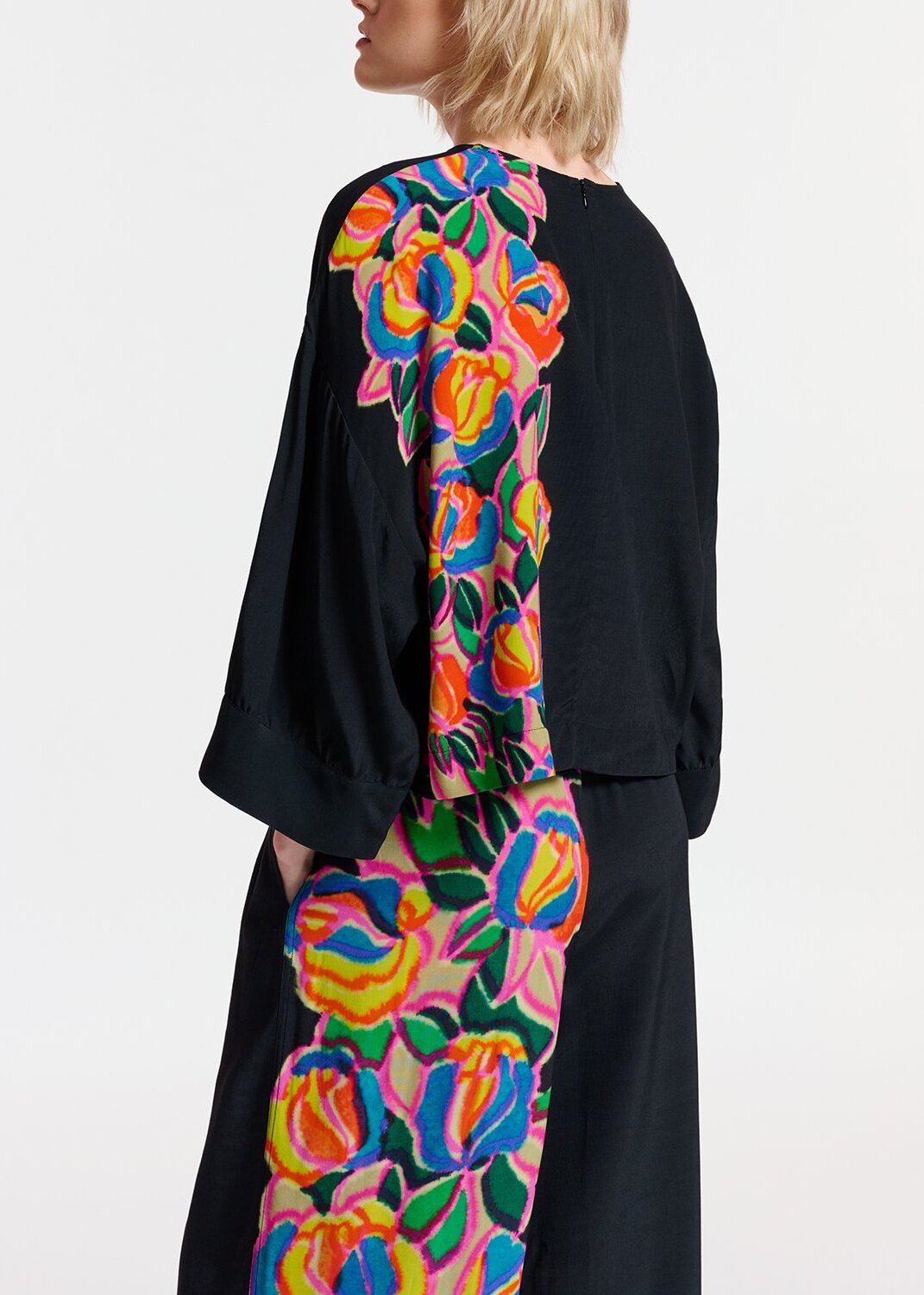 Black top with multicolor floral print RE—SSENTIEL | Essentiel second hand