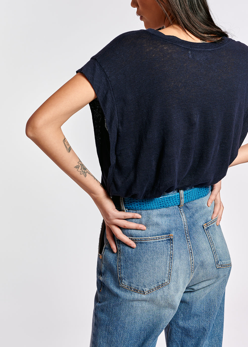 Dark blue linen V-neck T-Shirt RE—SSENTIEL | Essentiel second hand