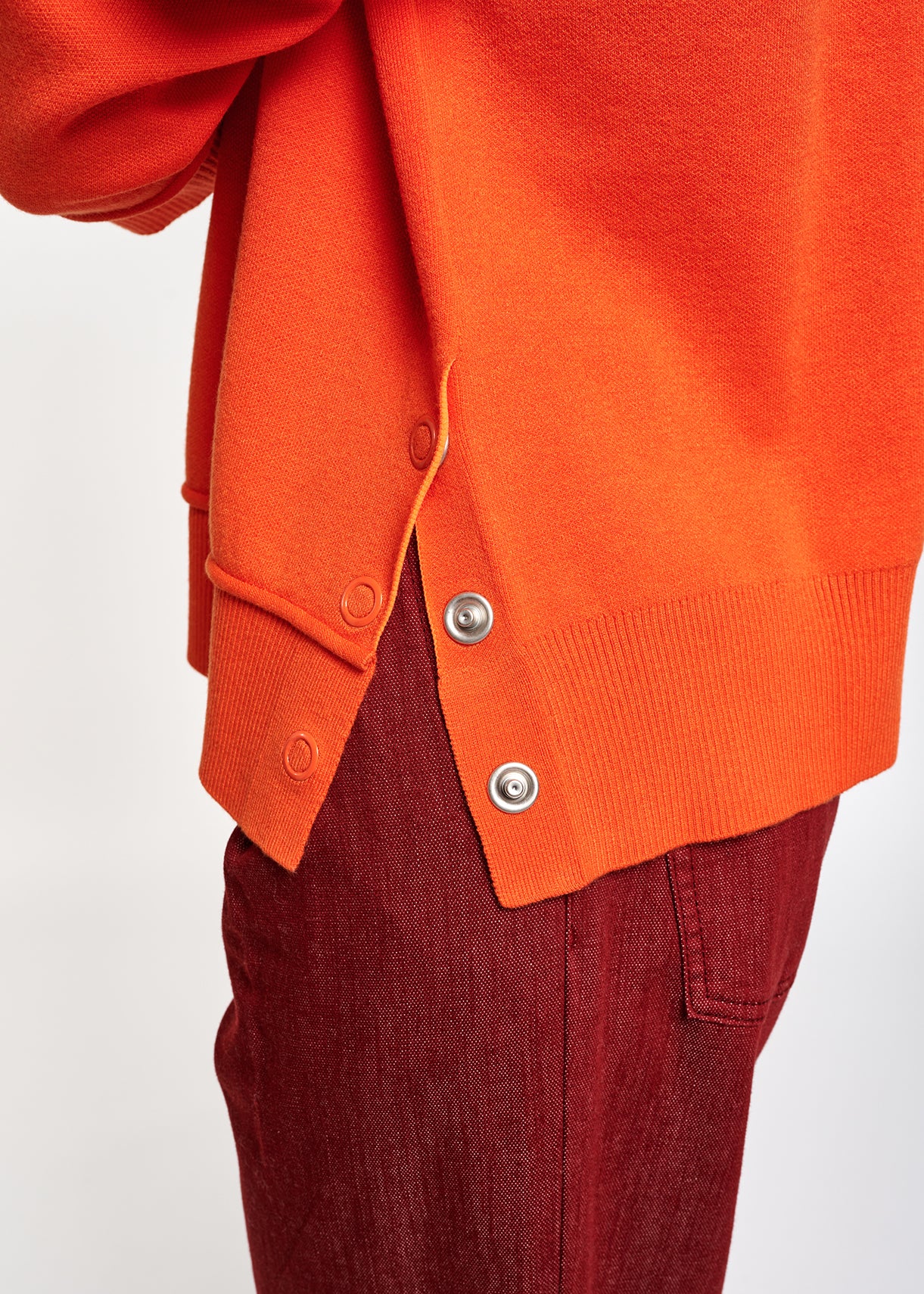 Pull carré orange à encolure en v RE—SSENTIEL | Essentiel second hand