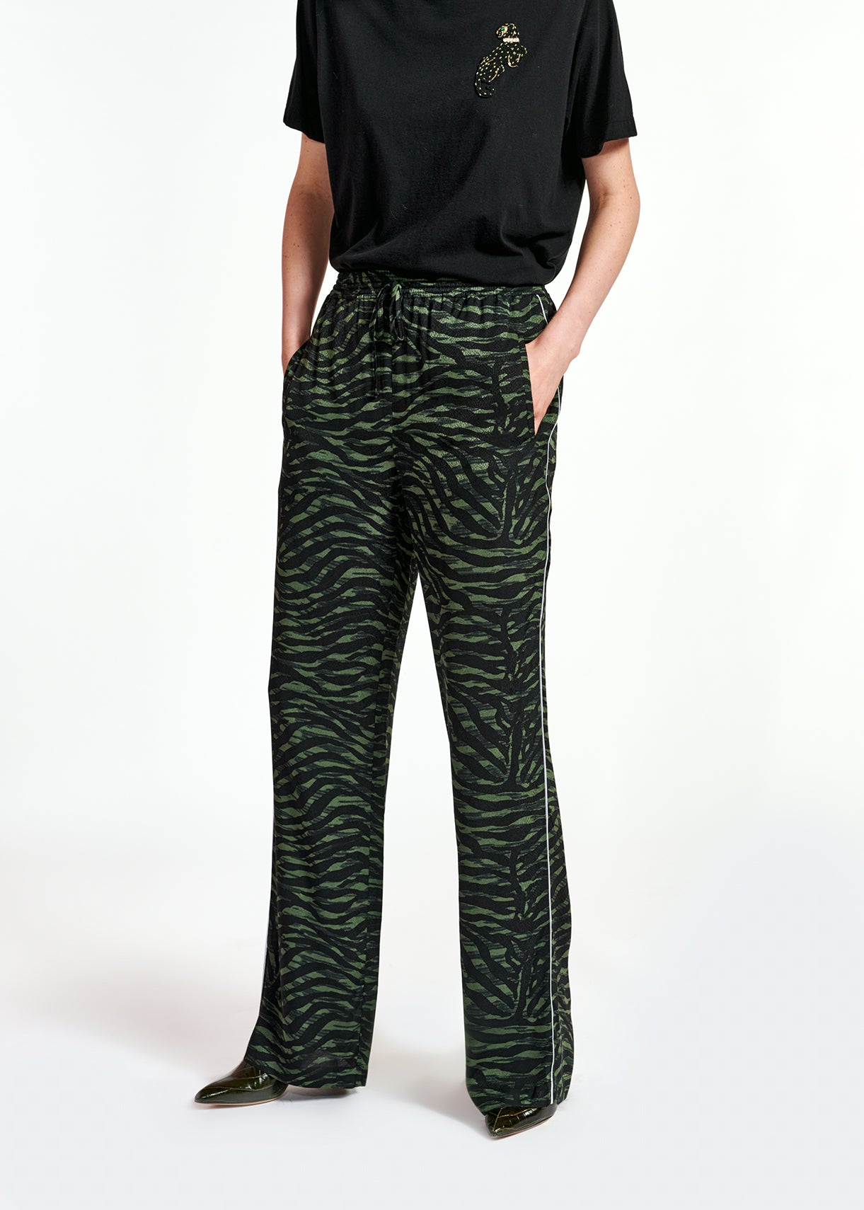 Pyjamabroek met kaki en zwarte zebraprint RE—SSENTIEL | Essentiel second hand