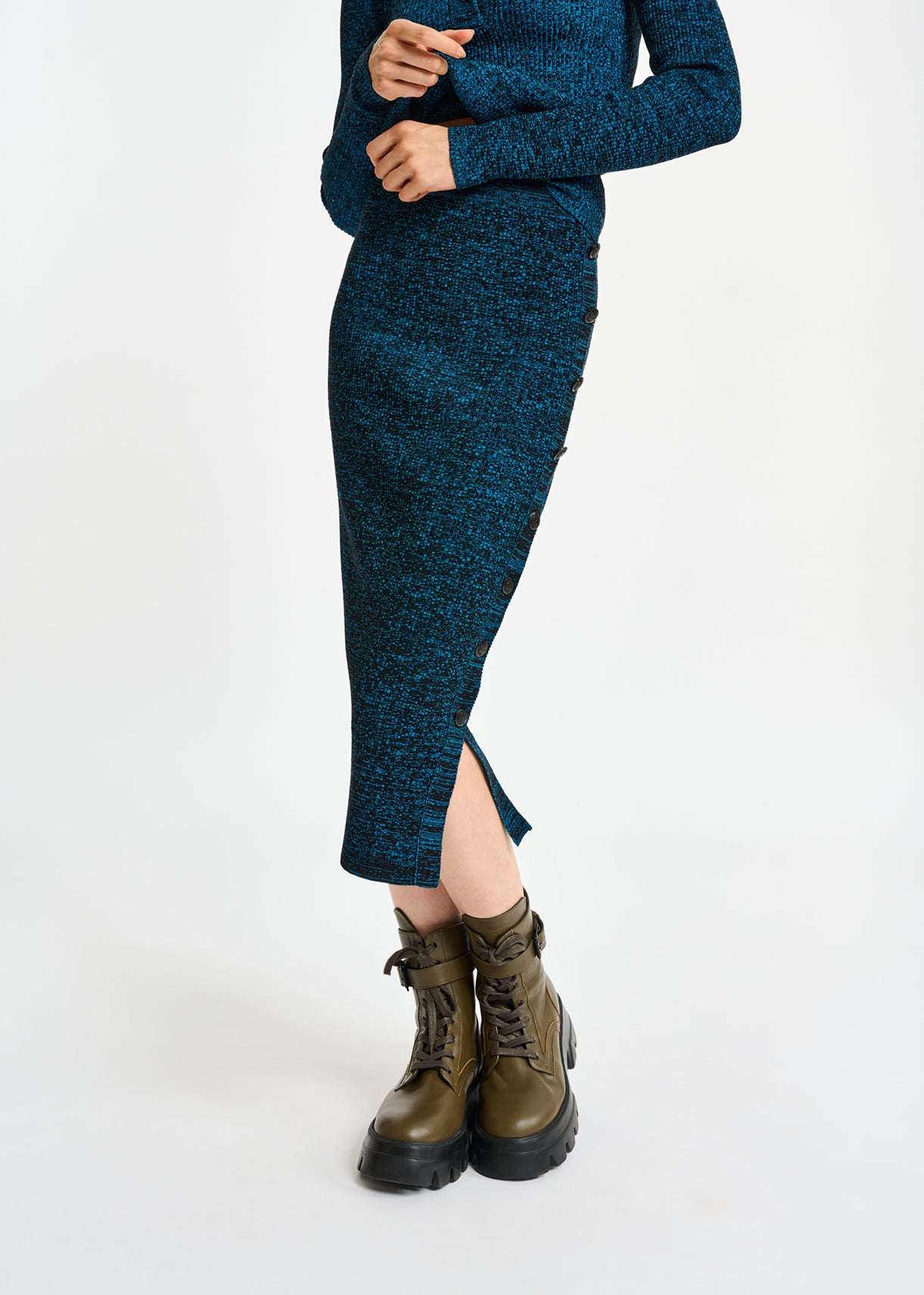 Blauw en zwart gemêleerde midirok met ribbels RE—SSENTIEL | Essentiel second hand