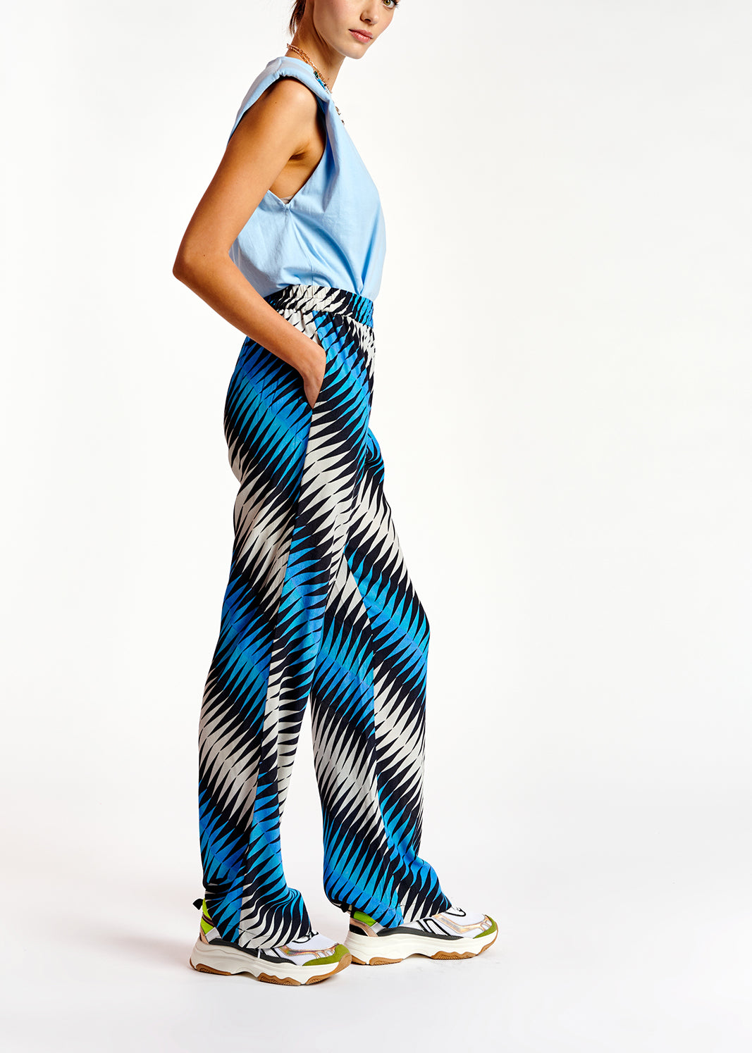 Blue, black and white graphic print wide-leg pants RE—SSENTIEL | Essentiel second hand