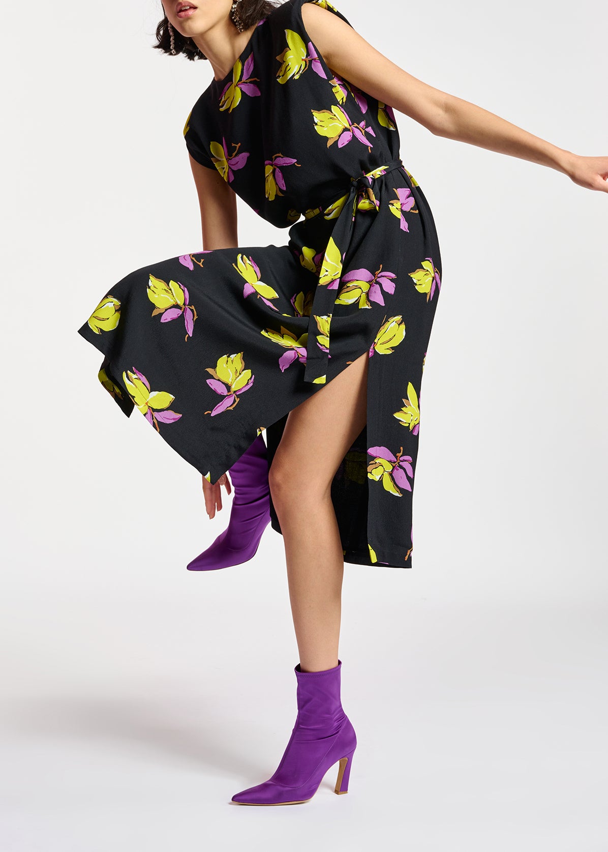 Zwarte midi-bloemenjurk met schoudervulling RE—SSENTIEL | Essentiel second hand