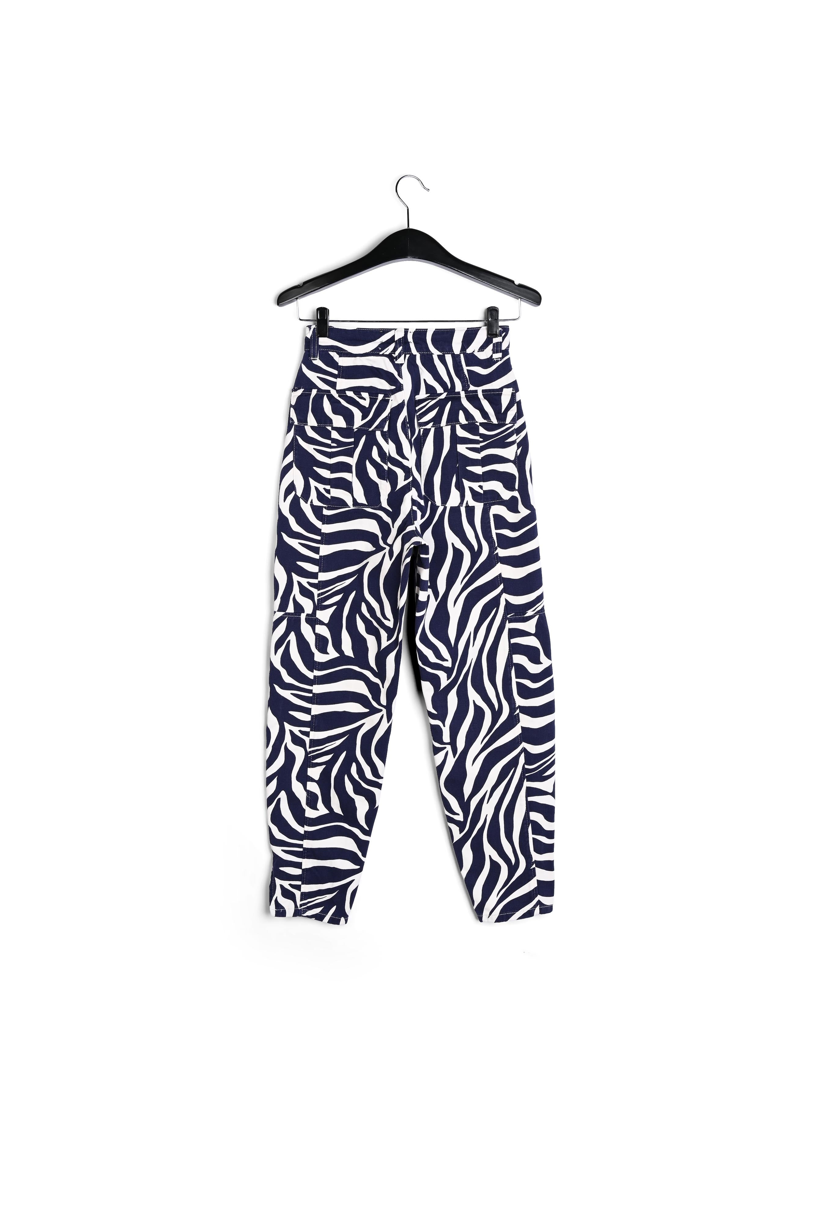 Cargobroek met gebroken witte en marineblauwe zebraprint RE—SSENTIEL | Essentiel second hand