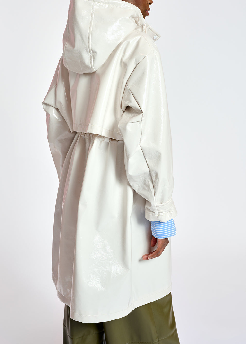 Imperméable en faux cuir blanc cassé RE—SSENTIEL | Essentiel second hand