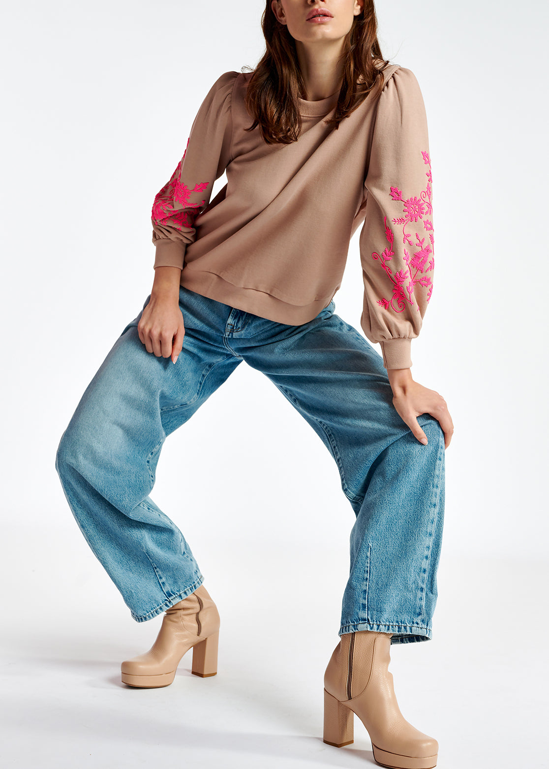 Vintage pink sweatshirt with pink floral beaded embroideries RE—SSENTIEL | Essentiel second hand