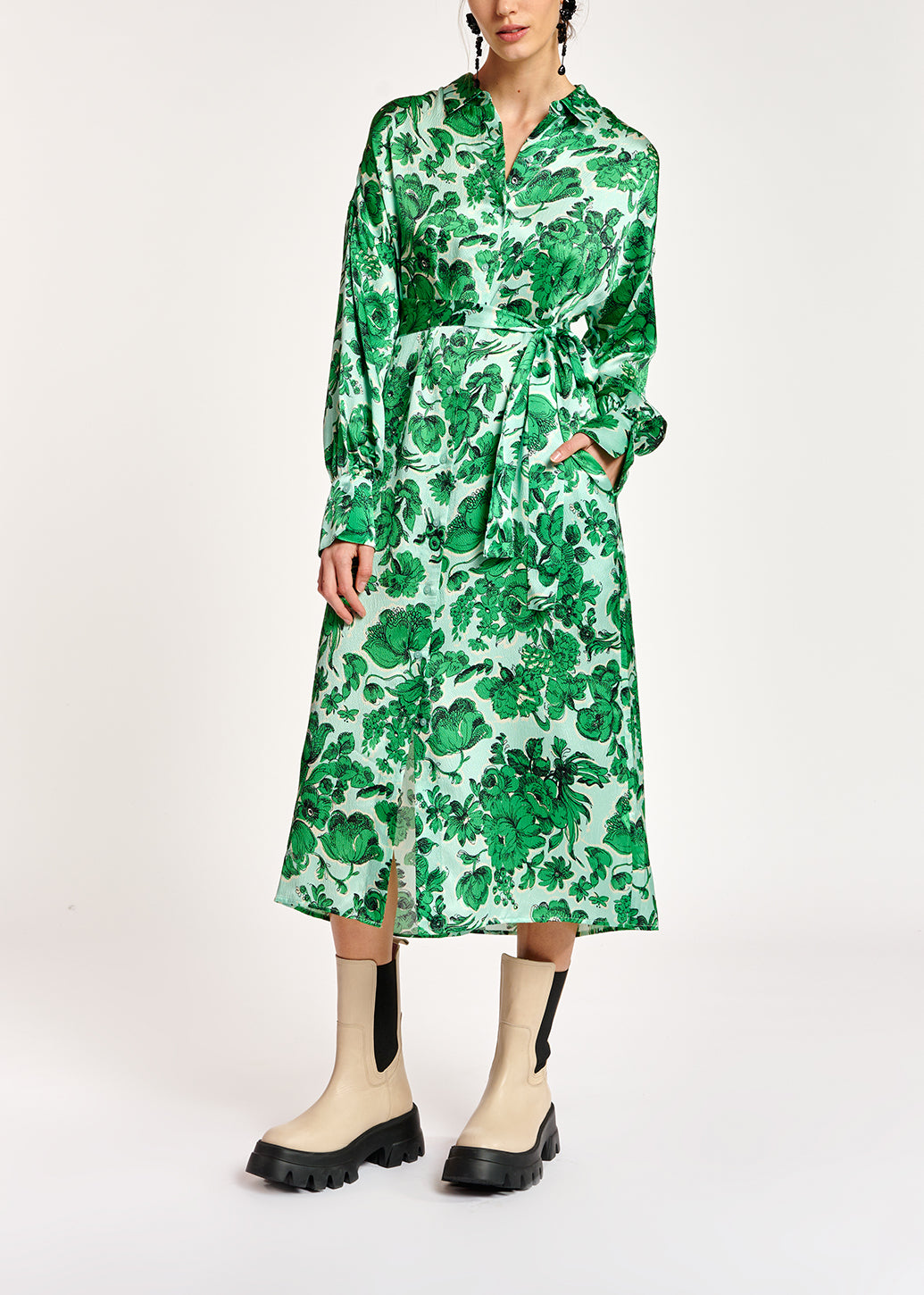 Robe chemise en soie bleue et verte fleurie RE—SSENTIEL | Essentiel second hand