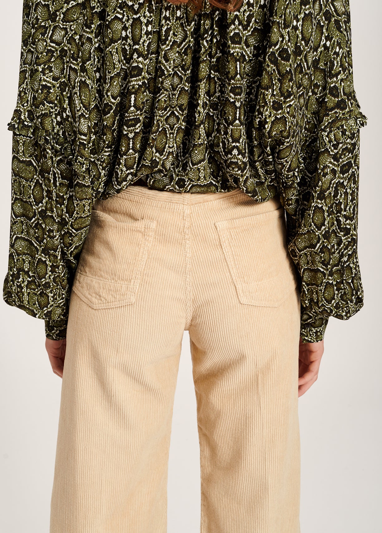 Chemise vert kaki à imprimé serpent RE—SSENTIEL | Essentiel second hand