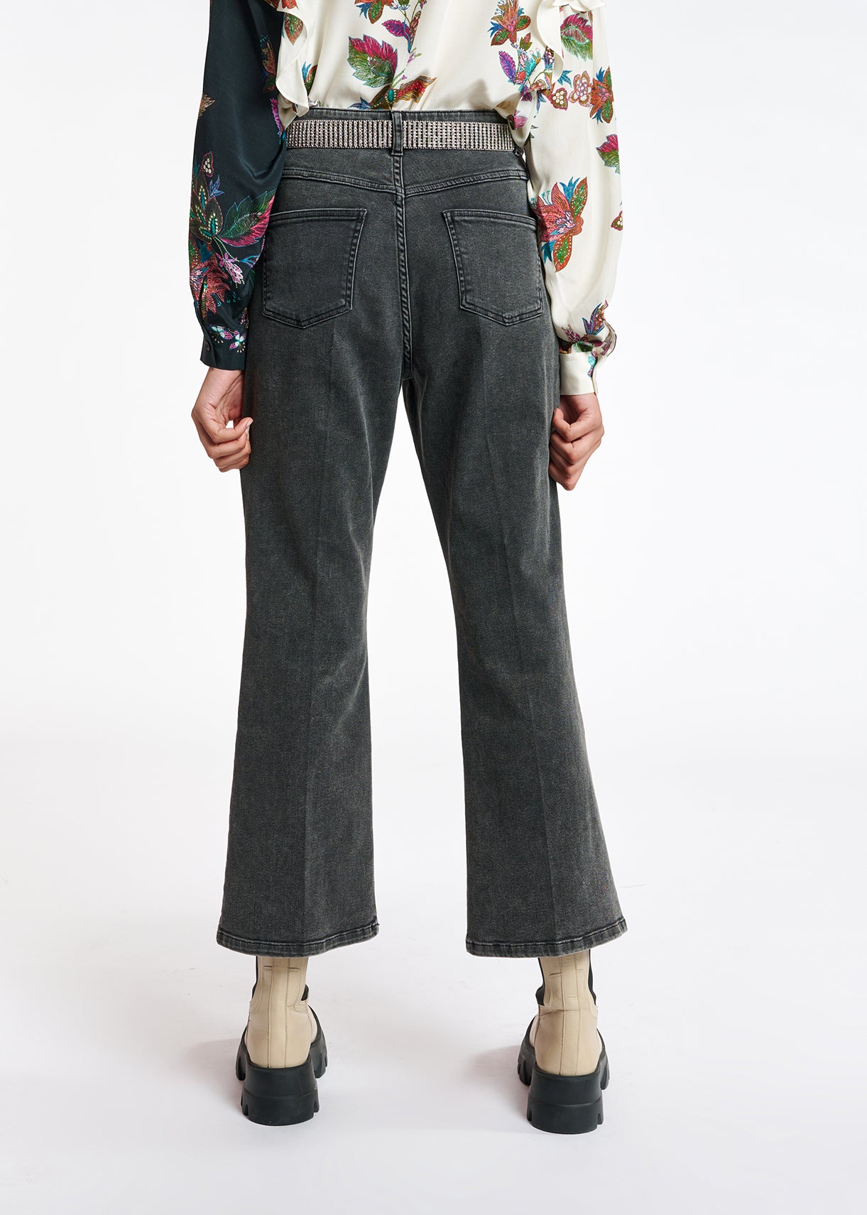 Jean noir aux jambes évasées RE—SSENTIEL | Essentiel second hand