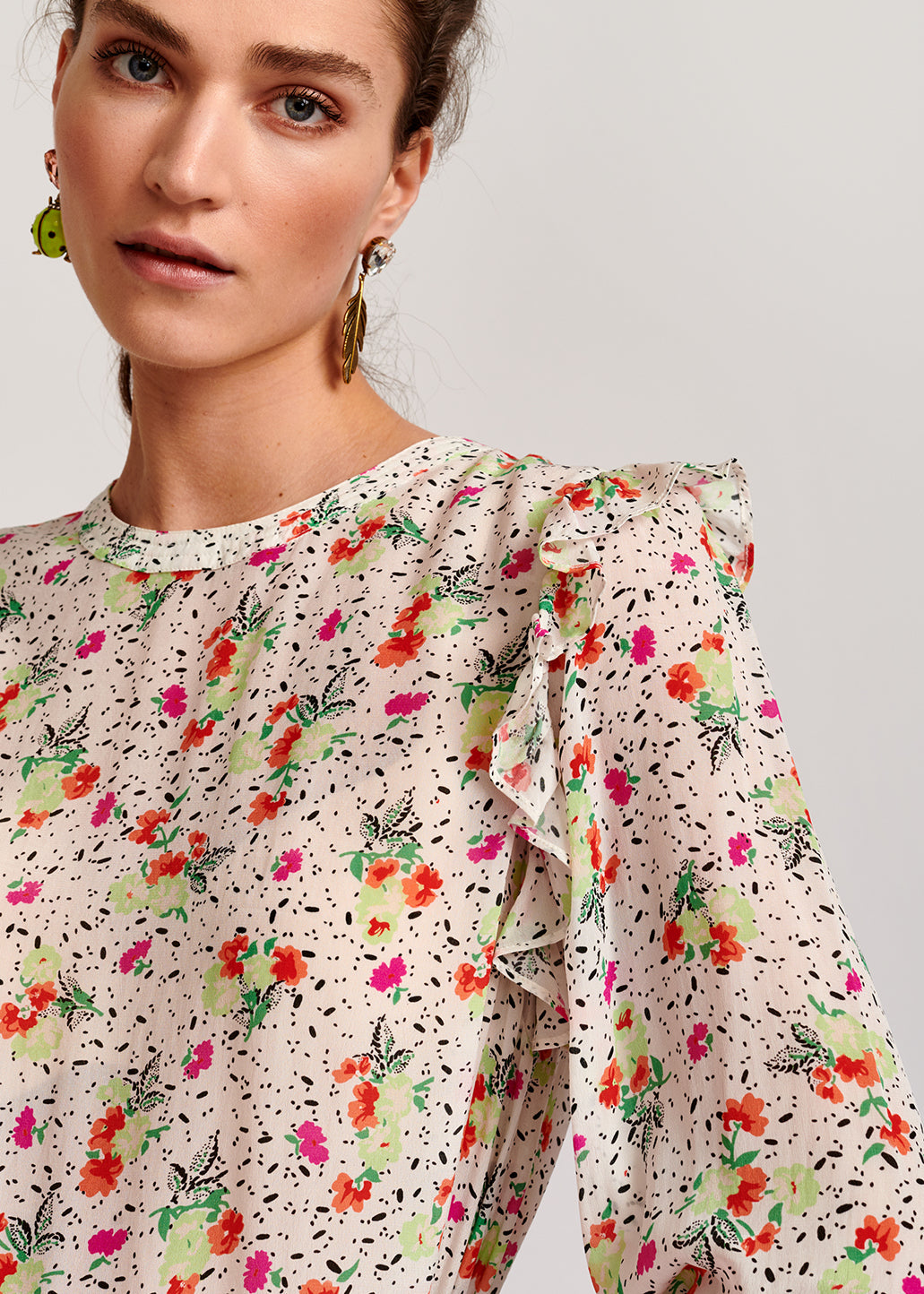 Top blanc cassé fleuri à ruches RE—SSENTIEL | Essentiel second hand