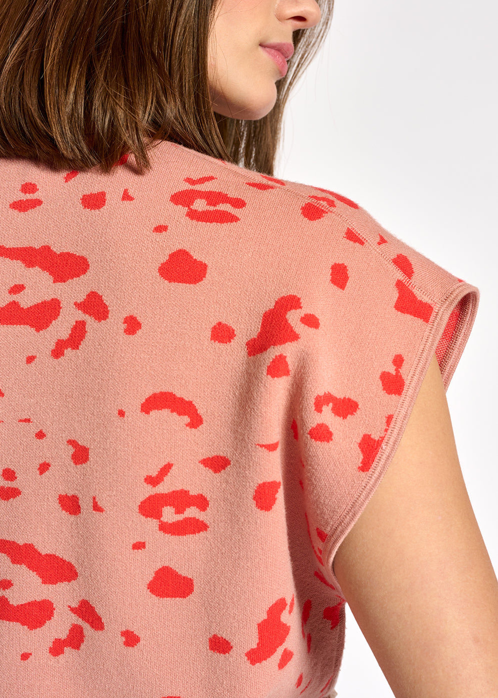 Vintage pink and red knitted polo top with leopard print RE—SSENTIEL | Essentiel second hand