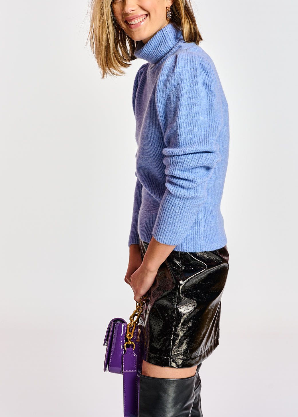 Pull bleu col roulé et épaules bouffantes RE—SSENTIEL | Essentiel second hand