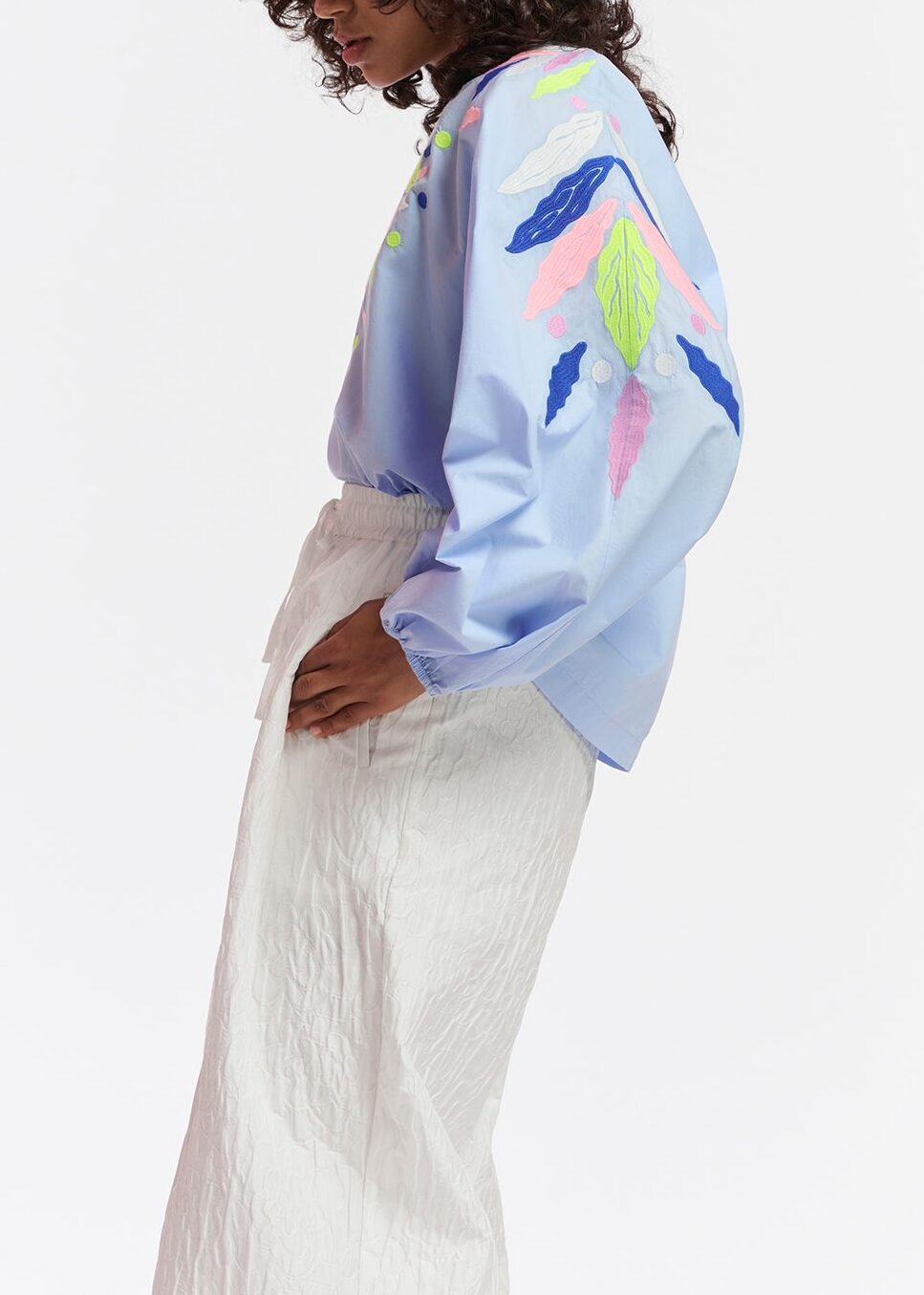 Top en coton bleu clair à  broderies RE—SSENTIEL | Essentiel second hand