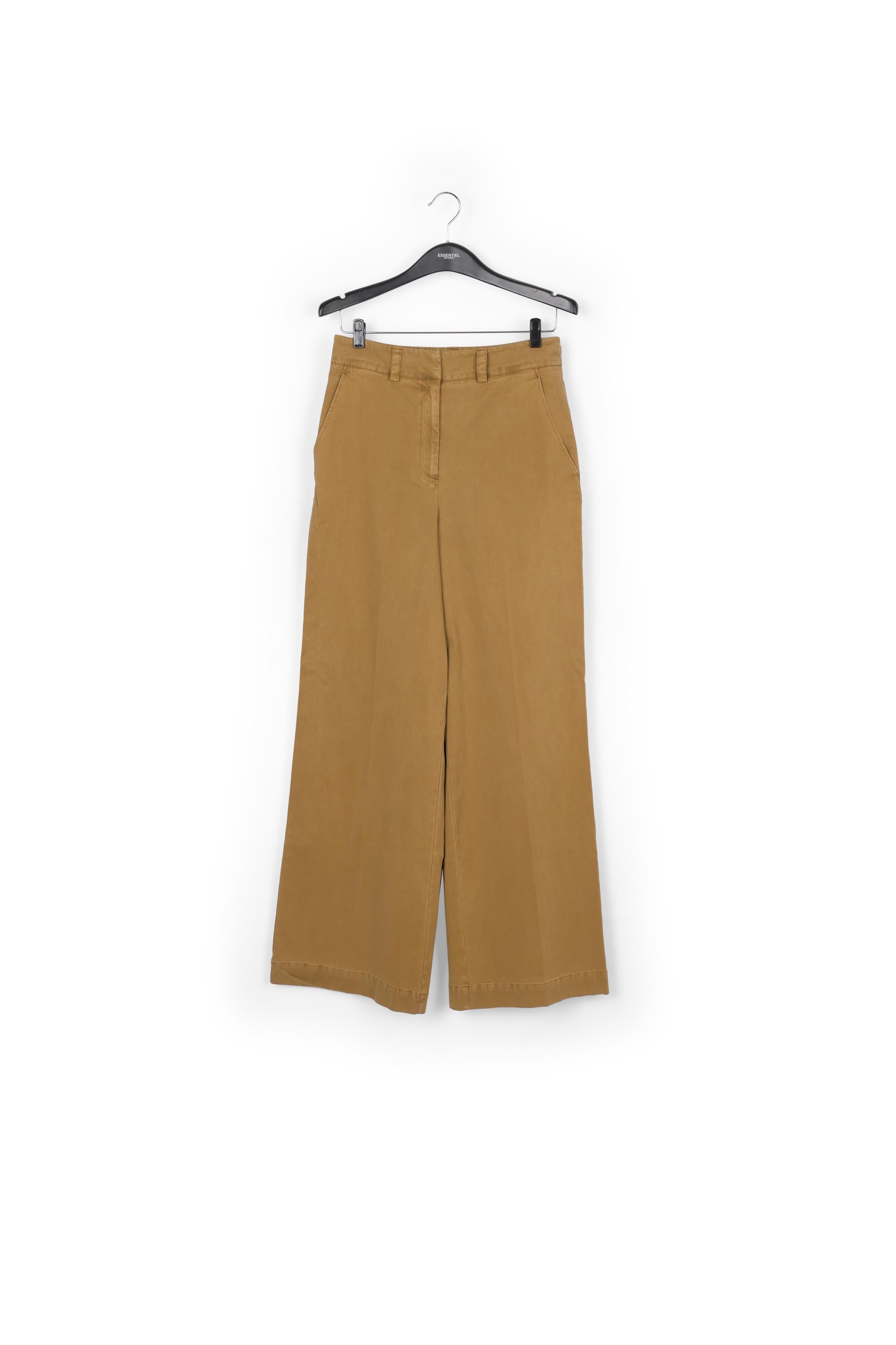 Pantalon kaki aux jambes droites RE—SSENTIEL | Essentiel second hand