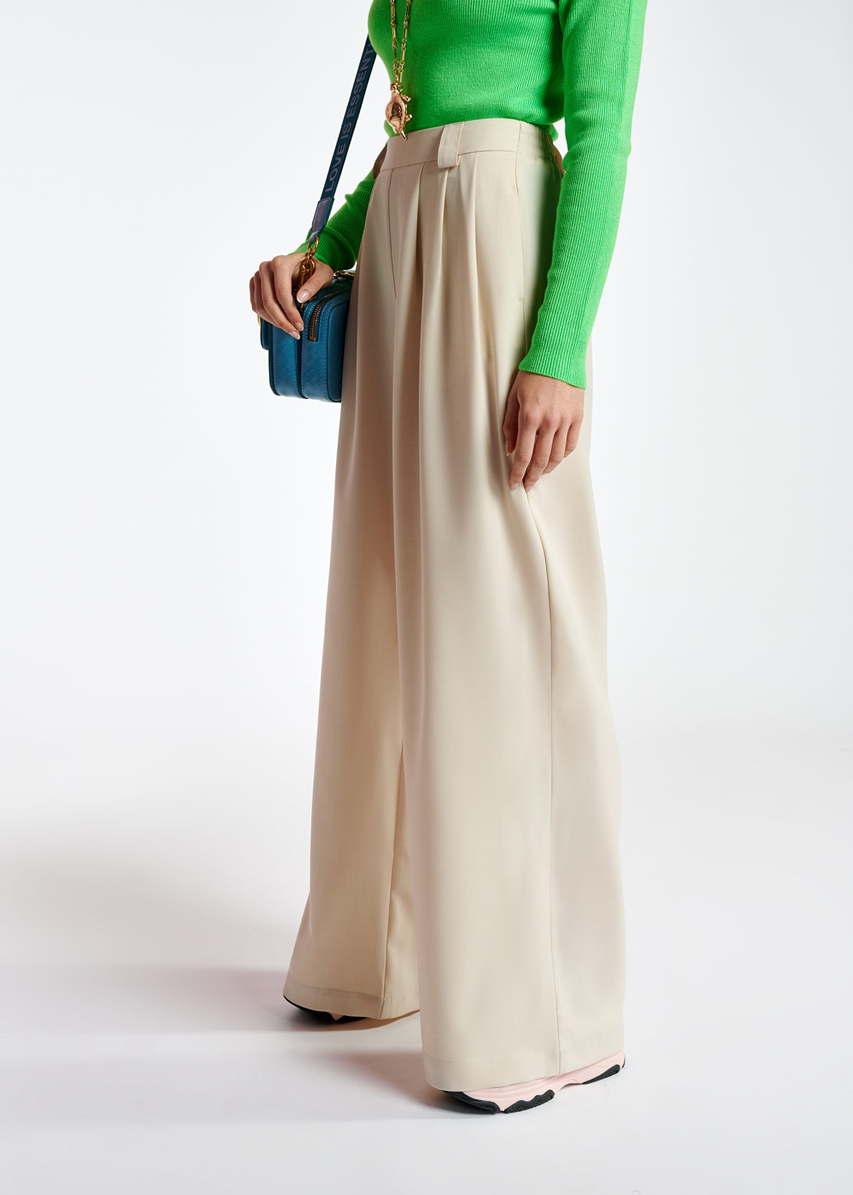 Pantalon écru aux jambes larges RE—SSENTIEL | Essentiel second hand