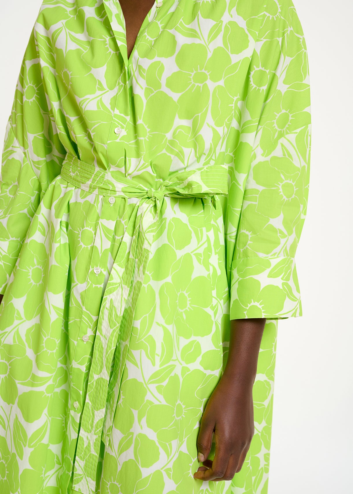 White and lime green floral print cotton knee-length shirt dress RE—SSENTIEL | Essentiel second hand