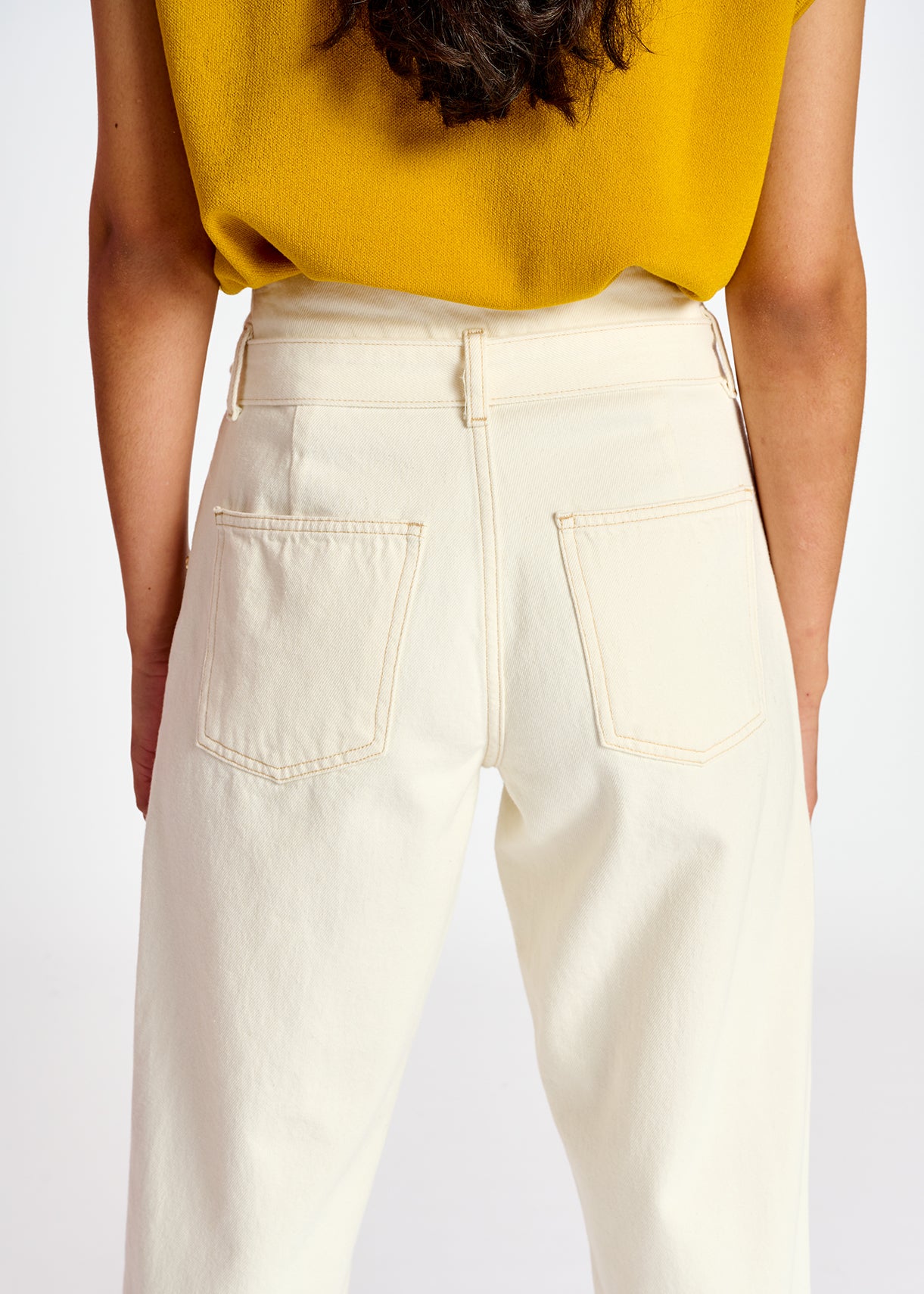 Off-white belted carrot-shaped high-rise jeans RE—SSENTIEL | Essentiel second hand