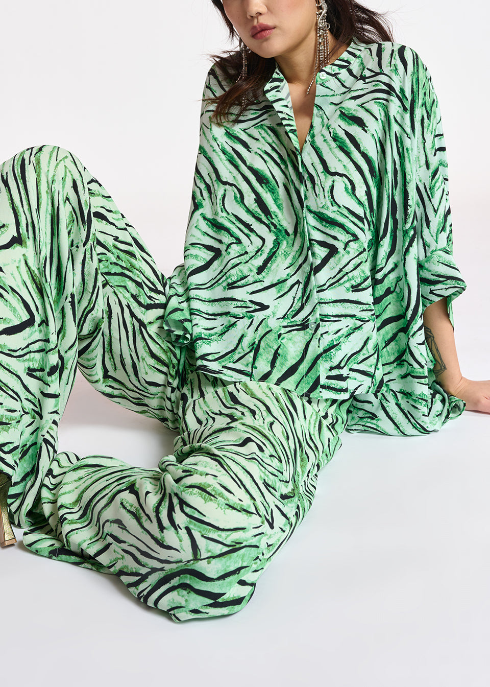 Mint green oversized top with tiger motif RE—SSENTIEL | Essentiel second hand