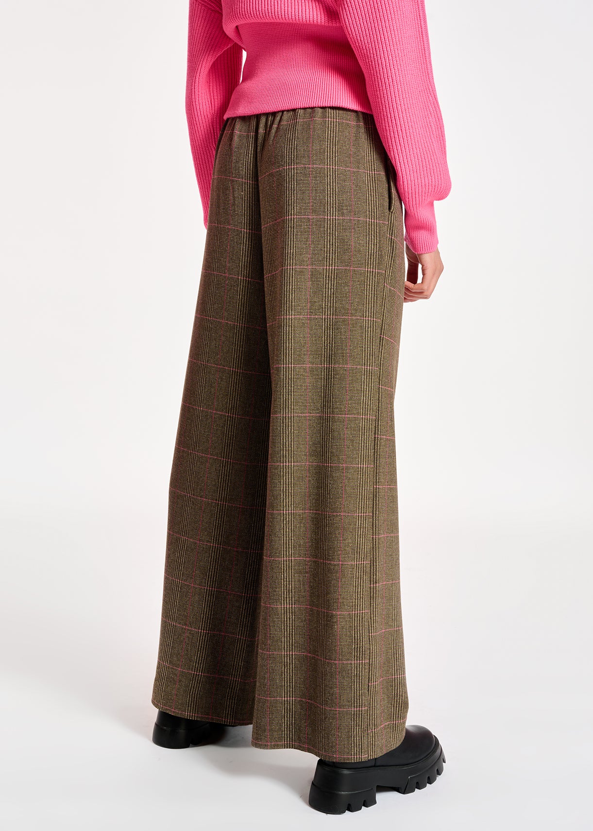 Bruine brede broek met beige en roze ruitjesmotief RE—SSENTIEL | Essentiel second hand