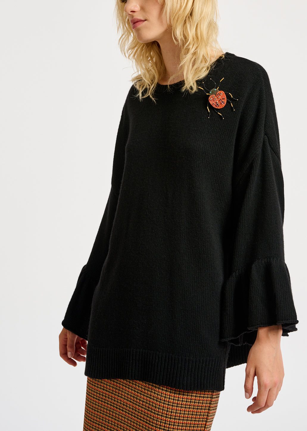 Black knit sweater with ruffled cuffs RE—SSENTIEL | Essentiel second hand