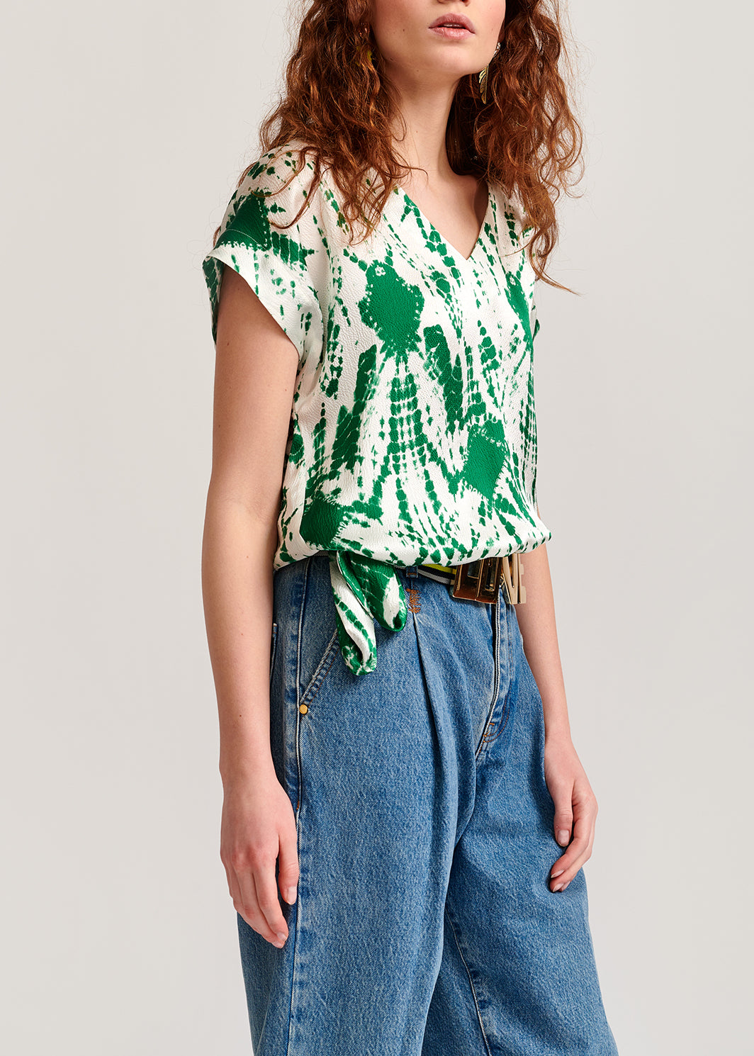 Gebroken witte en groene tie-dyed zijden top RE—SSENTIEL | Essentiel second hand