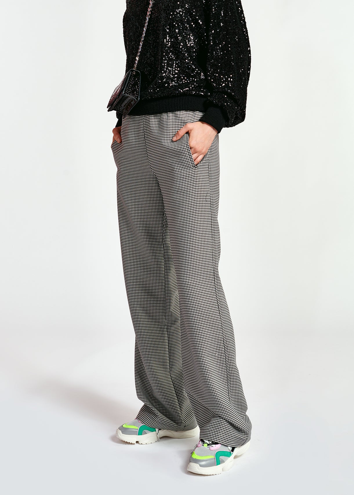 Broek met zwart en gebroken wit pied-de-poulemotief RE—SSENTIEL | Essentiel second hand