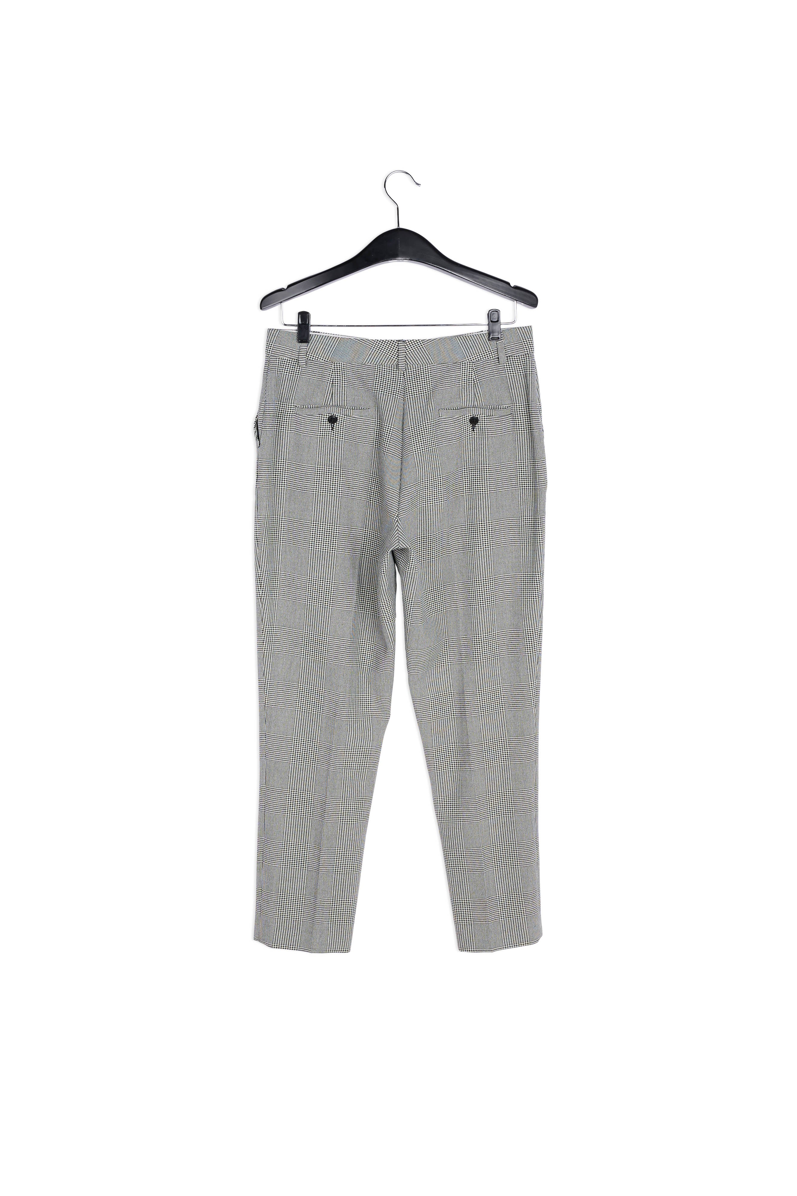 Pantalon classique à carreaux noirs et blancs RE—SSENTIEL | Essentiel second hand