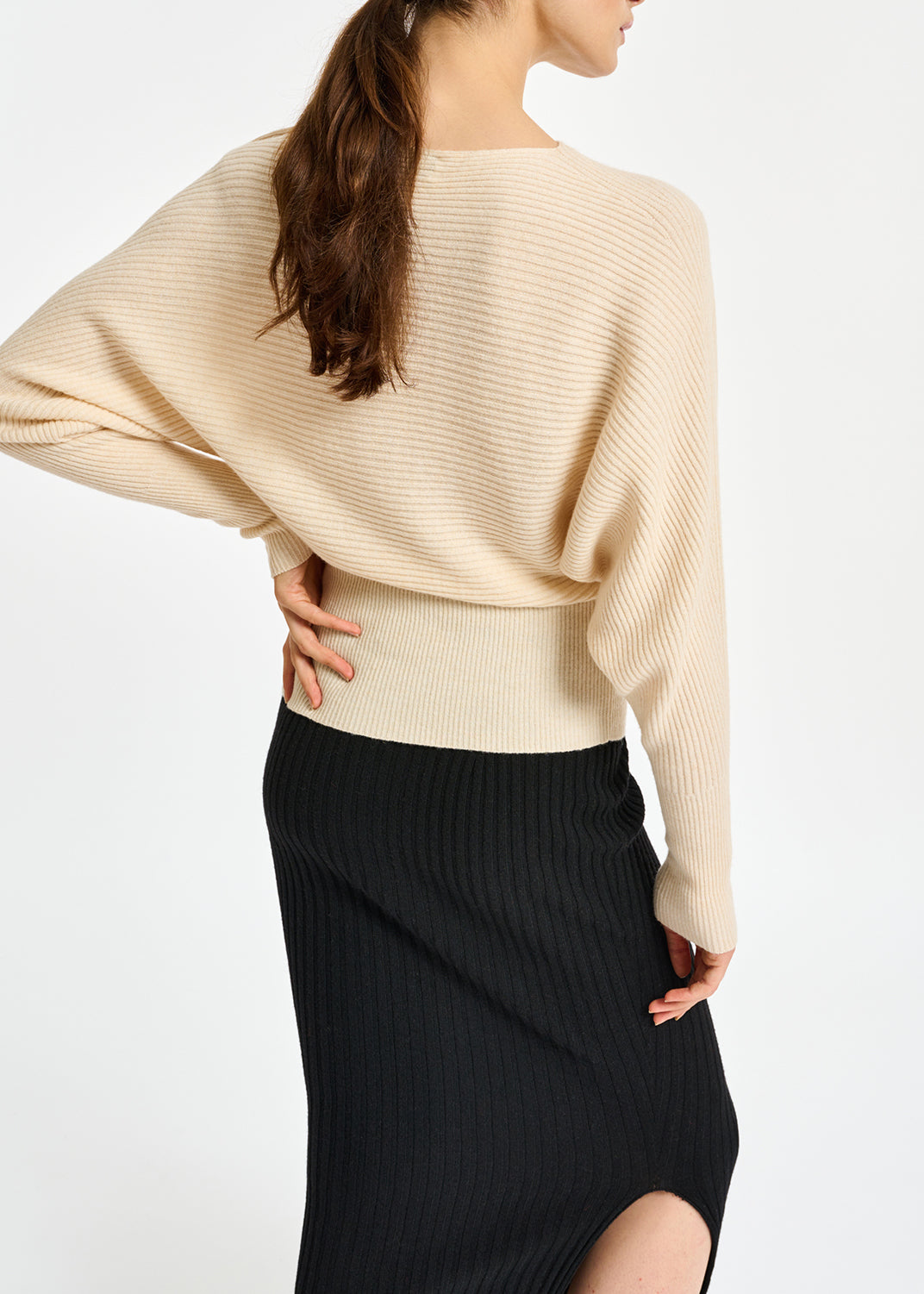 Pull en tricot écru à manches chauve-souris RE—SSENTIEL | Essentiel second hand