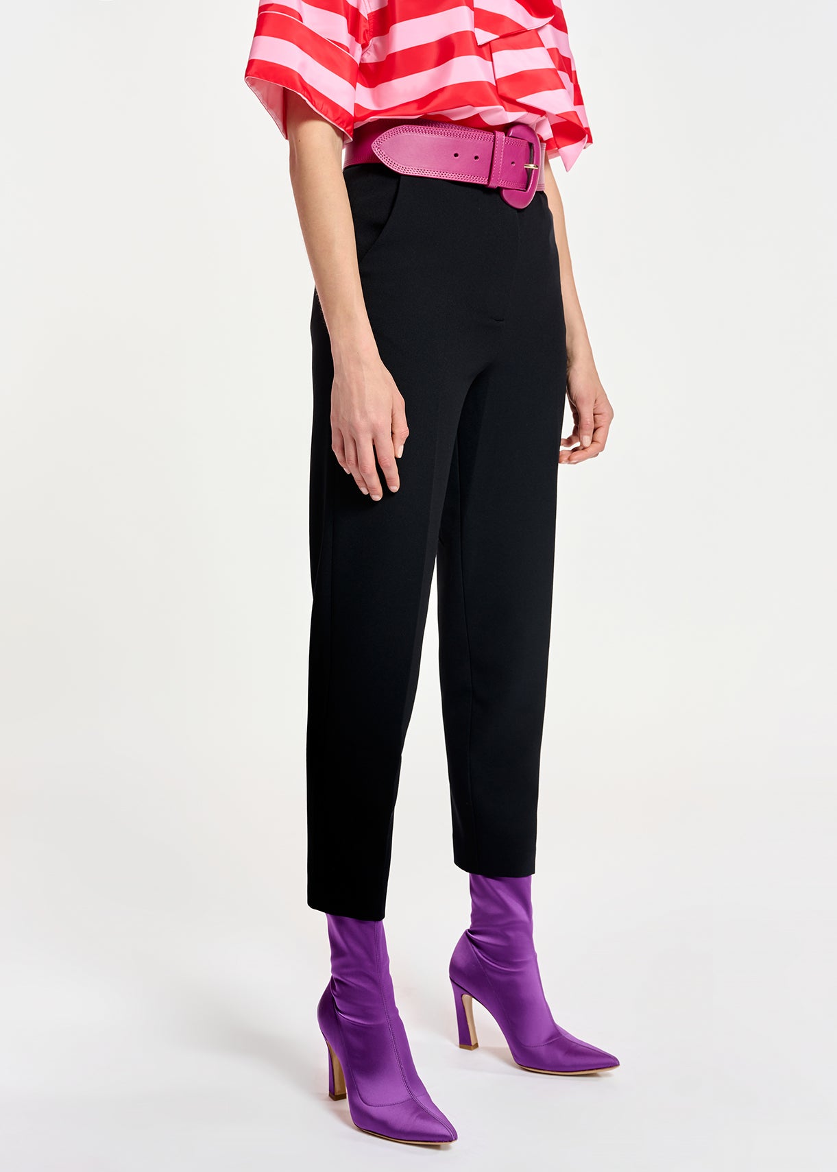 Zwarte broek met smal toelopende pijpen RE—SSENTIEL | Essentiel second hand