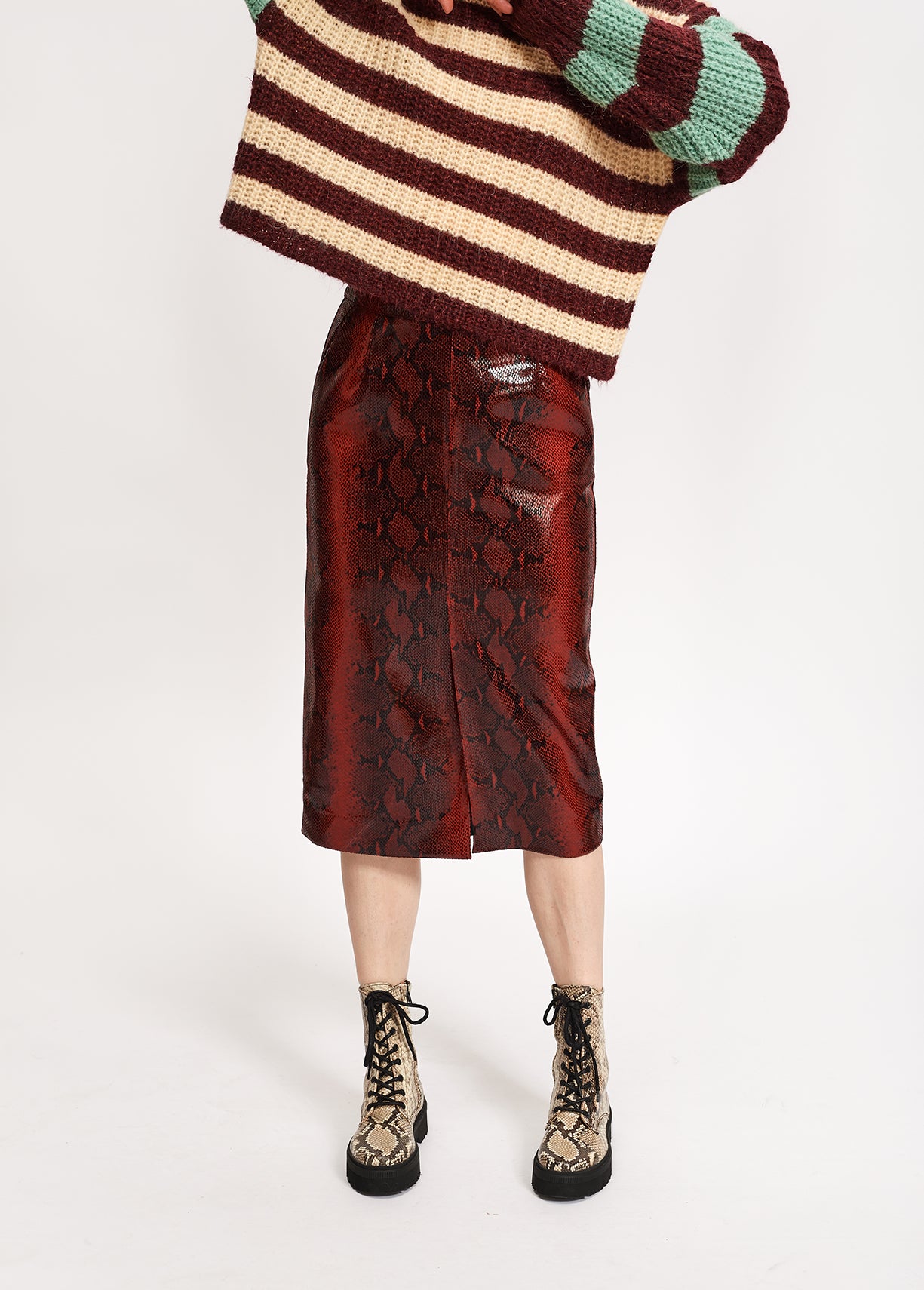 Jupe midi à imprimé serpent rouge et noir lustré RE—SSENTIEL | Essentiel second hand