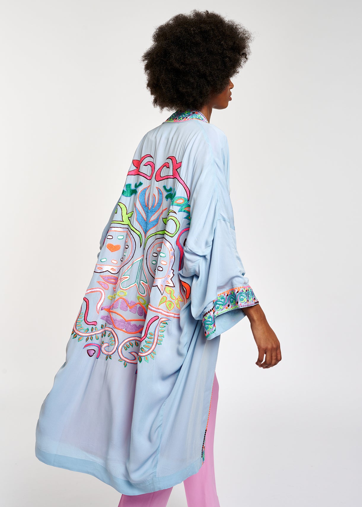 Kimono bleu clair aux broderies multicolores RE—SSENTIEL | Essentiel second hand