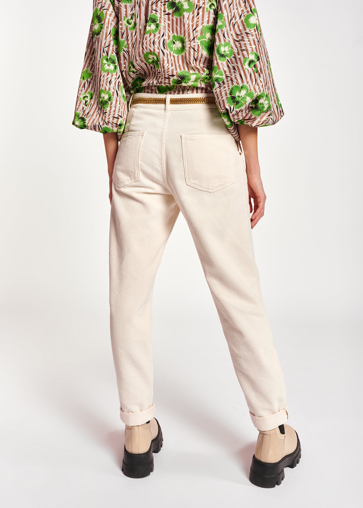 Pantalon en velours blanc cassé RE—SSENTIEL | Essentiel second hand