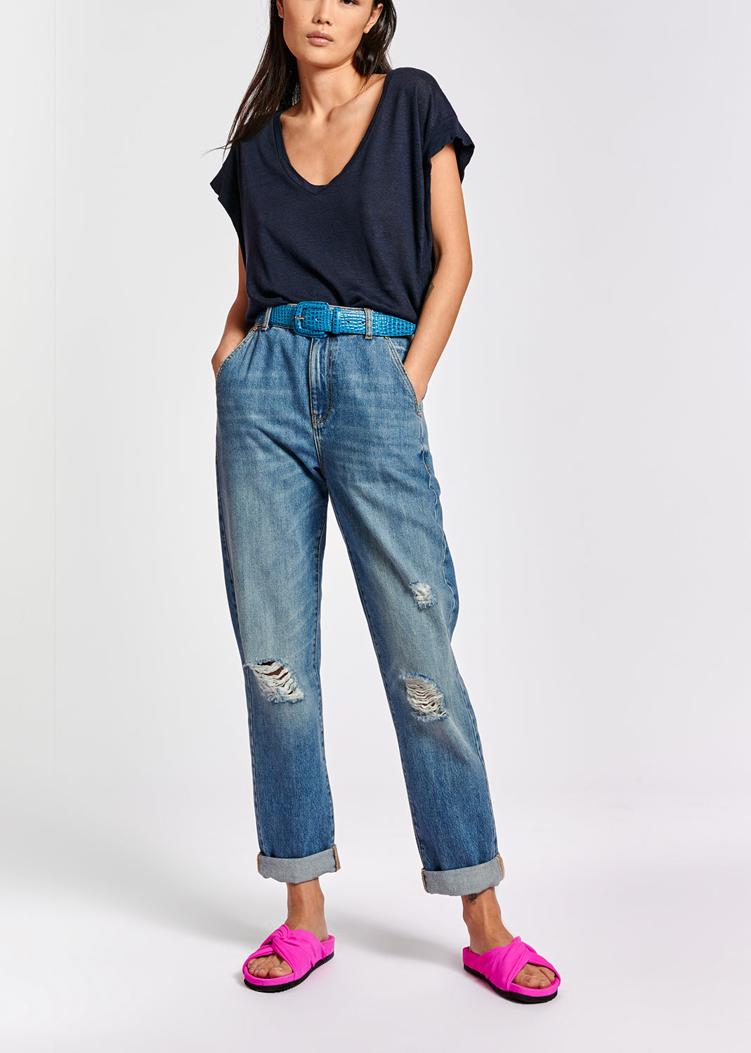 Dark blue linen V-neck T-Shirt RE—SSENTIEL | Essentiel second hand