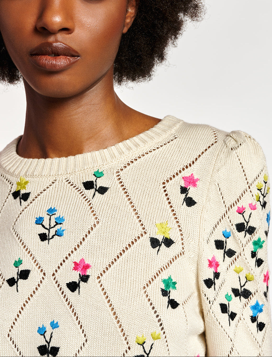 Pull beige en tricot pointelle avec broderies RE—SSENTIEL | Essentiel second hand