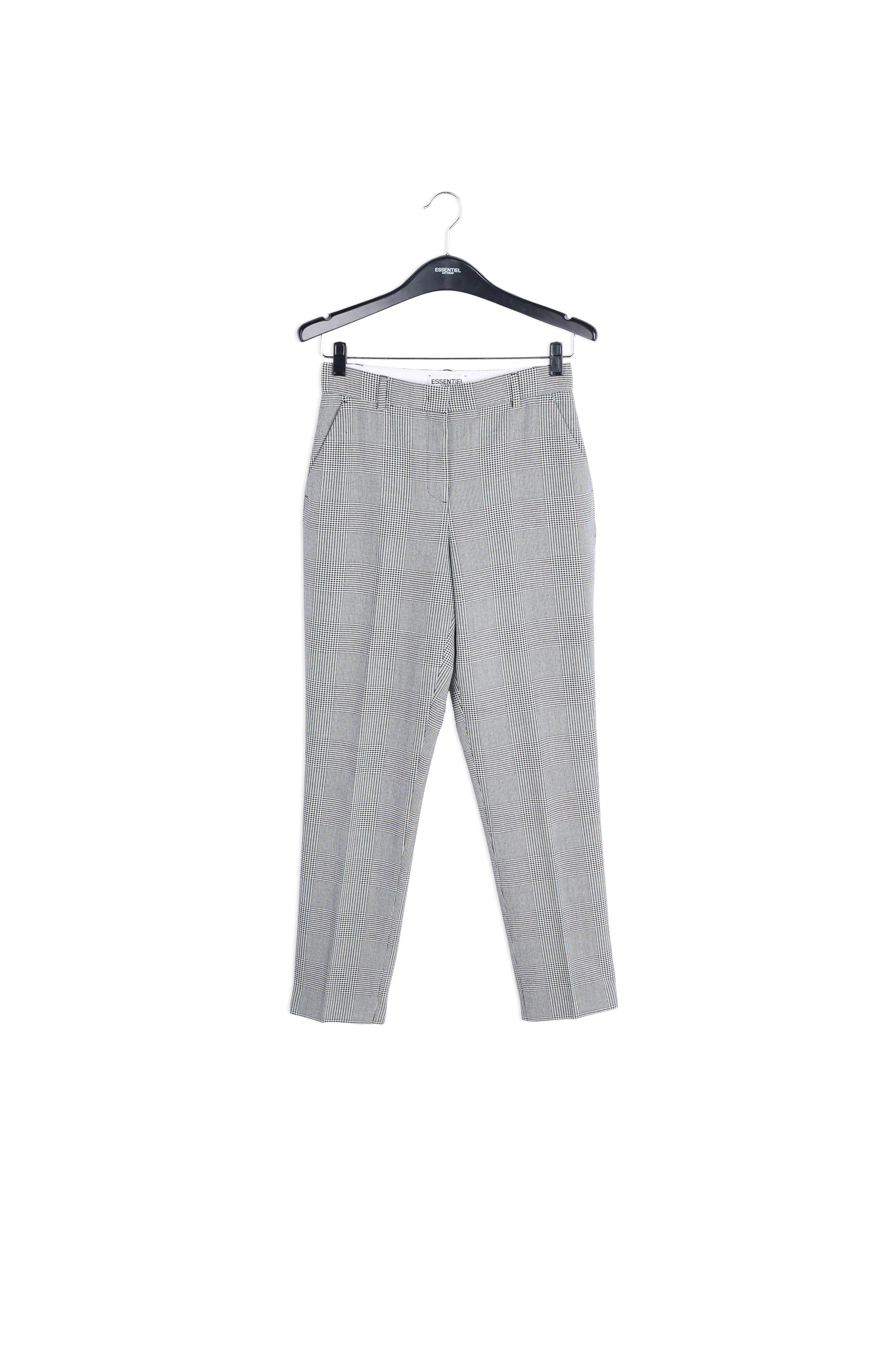Pantalon classique à carreaux noirs et blancs RE—SSENTIEL | Essentiel second hand