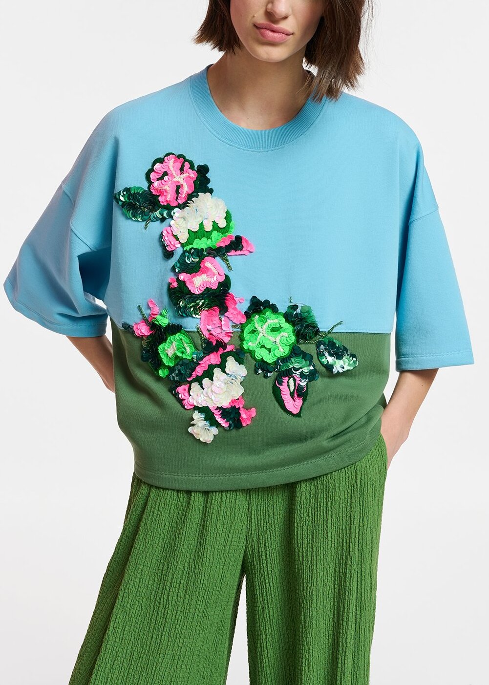 Sweatshirt bleu et vert foncé à manches courtes et paillettes RE—SSENTIEL | Essentiel second hand