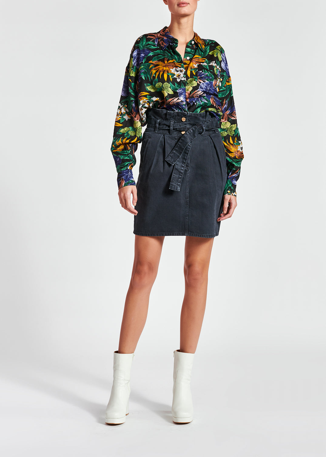 Black oversized shirt with colorful floral print RE—SSENTIEL | Essentiel second hand