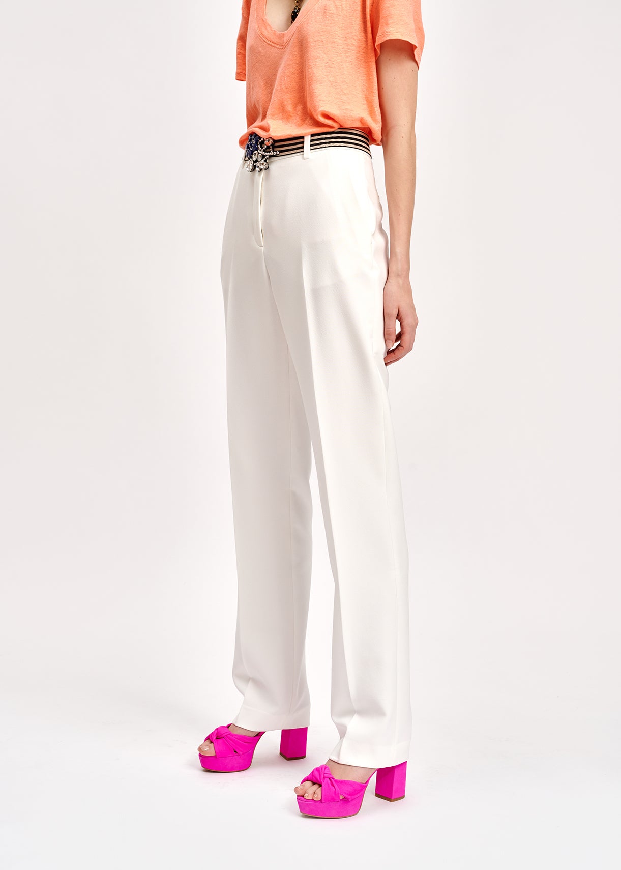 Pantalon blanc cassé aux jambes droites RE—SSENTIEL | Essentiel second hand