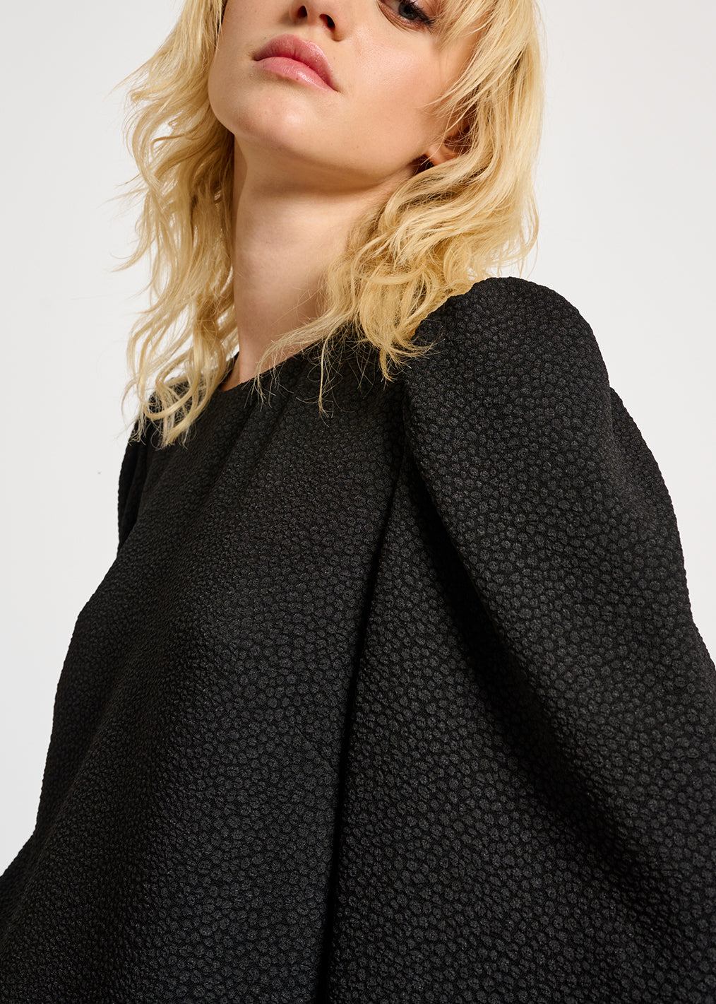 Top noir à manches trompettes RE—SSENTIEL | Essentiel second hand