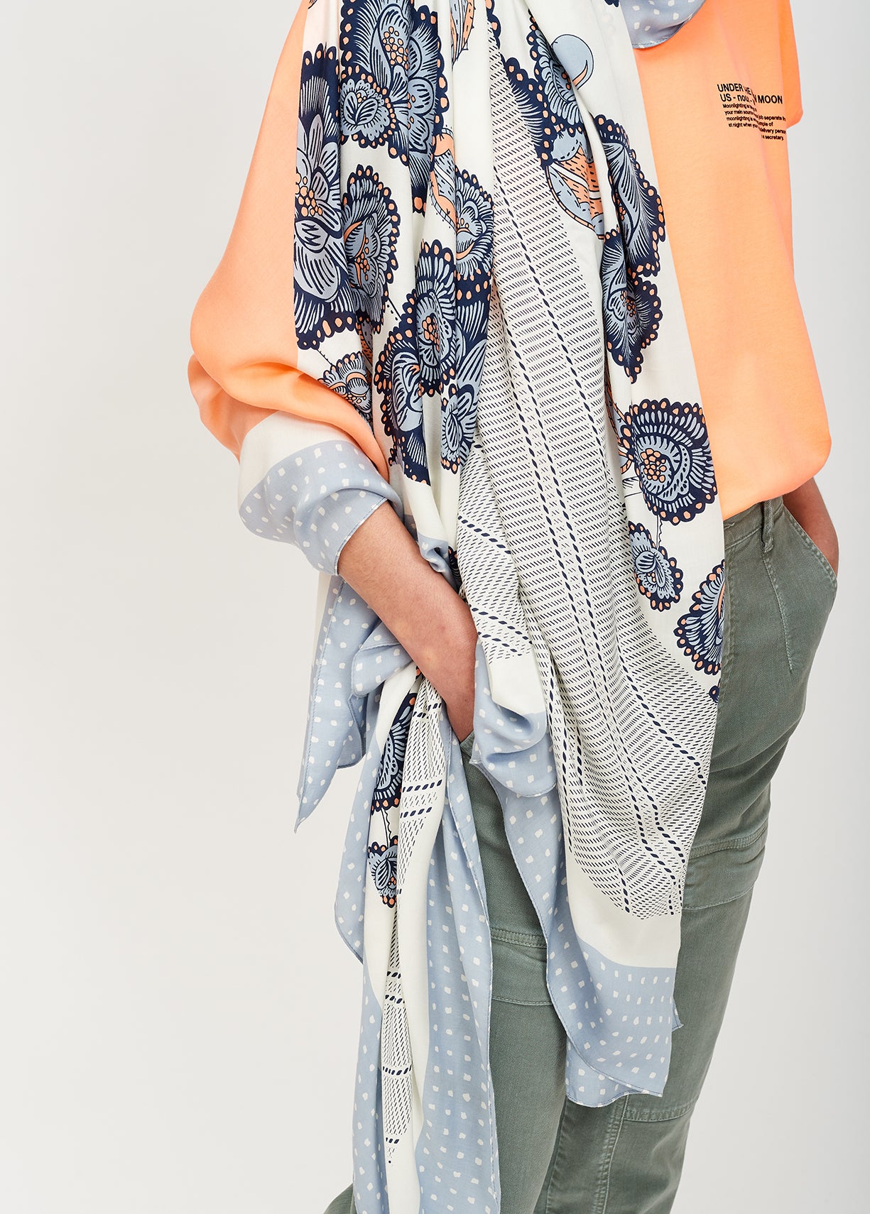 Large light blue patchwork scarf RE—SSENTIEL | Essentiel second hand