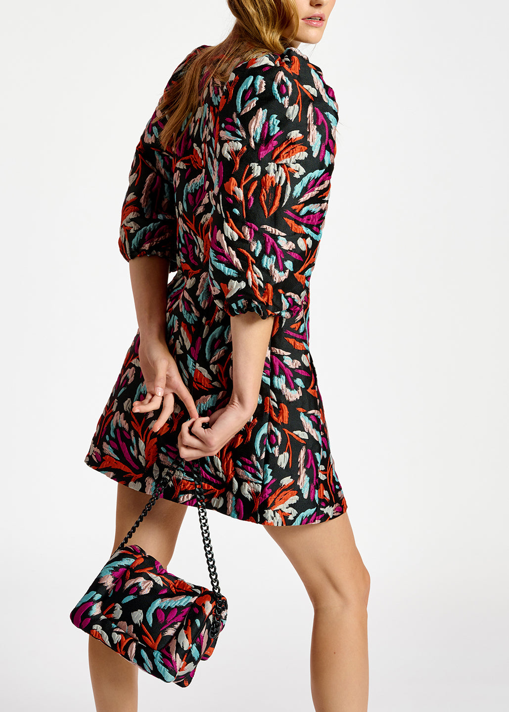 Mini-jurk in zwart, oranje en paars jacquard RE—SSENTIEL | Essentiel second hand