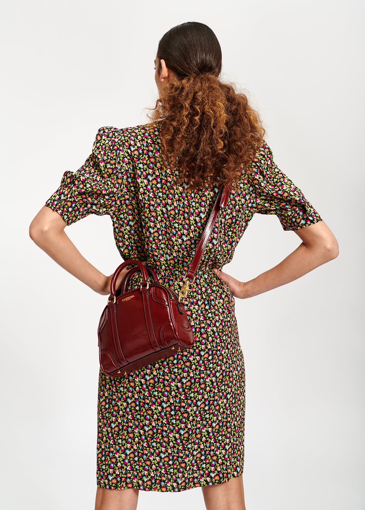 Robe portefeuille à imprimé floral noir, vert clair et fuchsia RE—SSENTIEL | Essentiel second hand